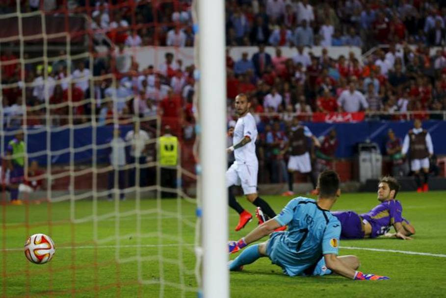 Il diagonale del 2-0, sempre di Vidal: Neto non impeccabile. Reuters